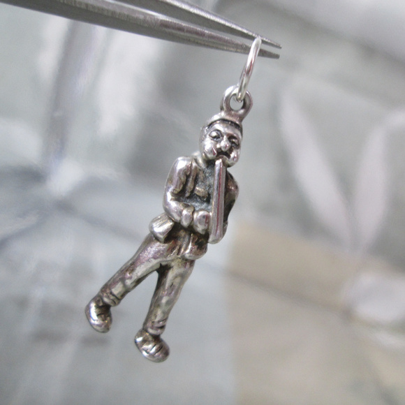 WhyteWing Jewelry - Silver Bracelet Charm CLARINET PLAYER Woodwind